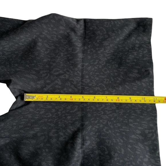 SPANX Look At Me Now Seamless Leggings Black Gray Leopard - Picture 7 of 13